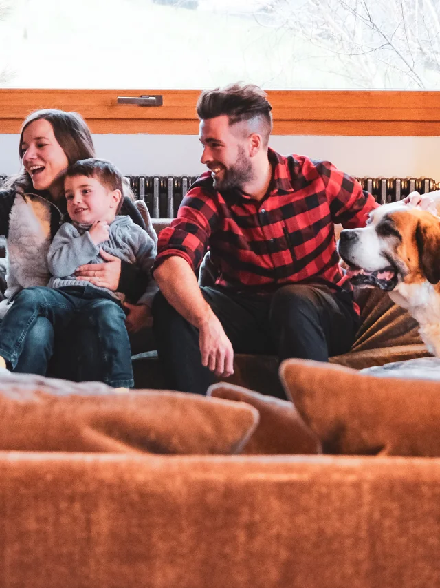 Famille séjournant au Grand-Bornand dans un chalet en hiver