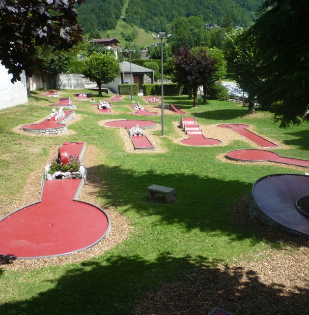 Mini-golf