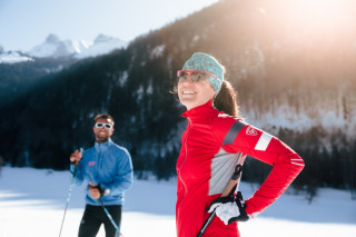 Couple de skieurs sur le domaine nordique des Aravis