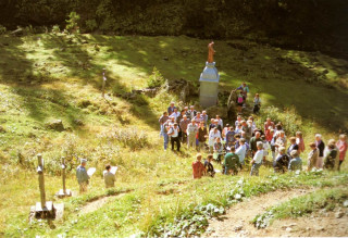 La pose des croix au printemps