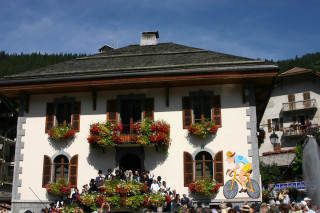 La mairie un jour de fête de Pays