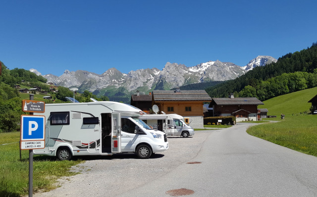 Aire de camping-car le Terret