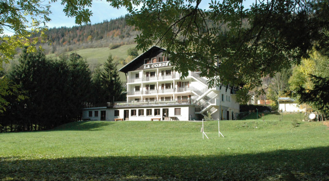 Centre de vacances la Cordée - l'été et le parc