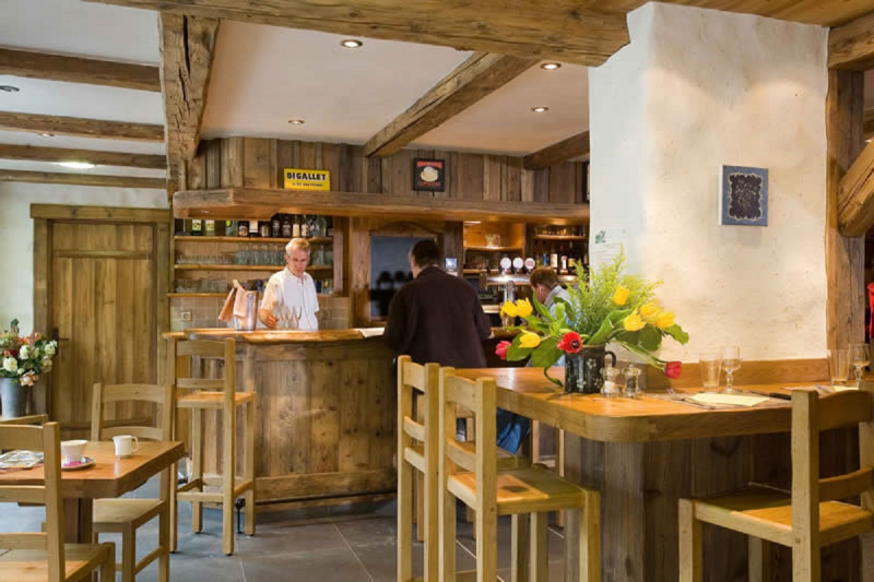 hotel-restaurant-bar-la-croix-saint-maurice