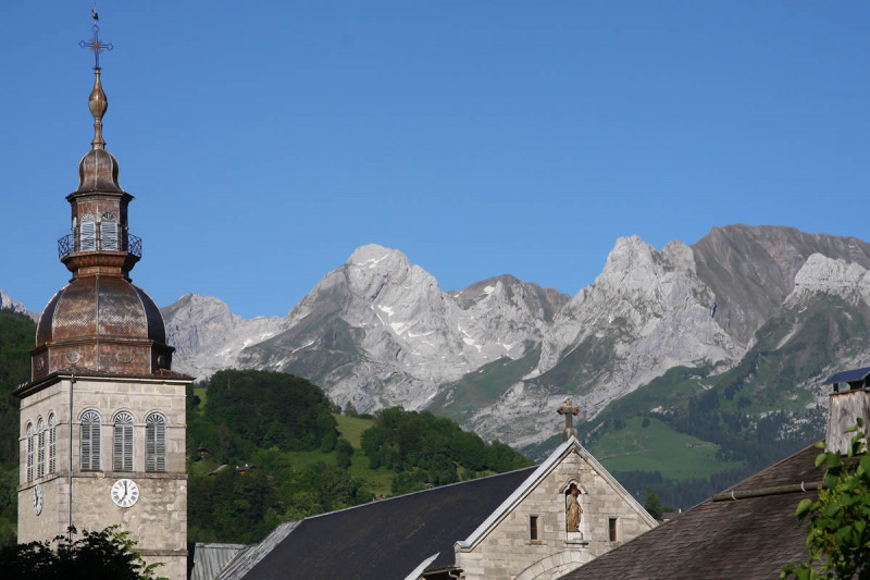 Eglise de l'Assomption Grand-Bornand l'été
