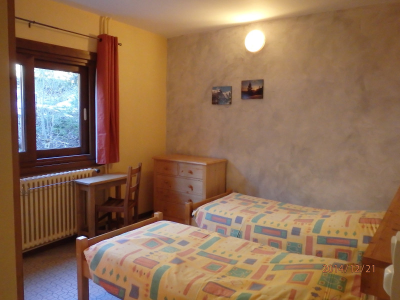Centre de vacances les Rhododendrons au Grand-Bornand - chambre encadrement marmottes
