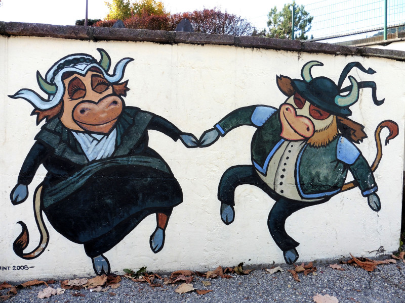 Cow Art : The twinning dance