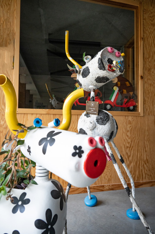 Vache en fleu et vache prairie
