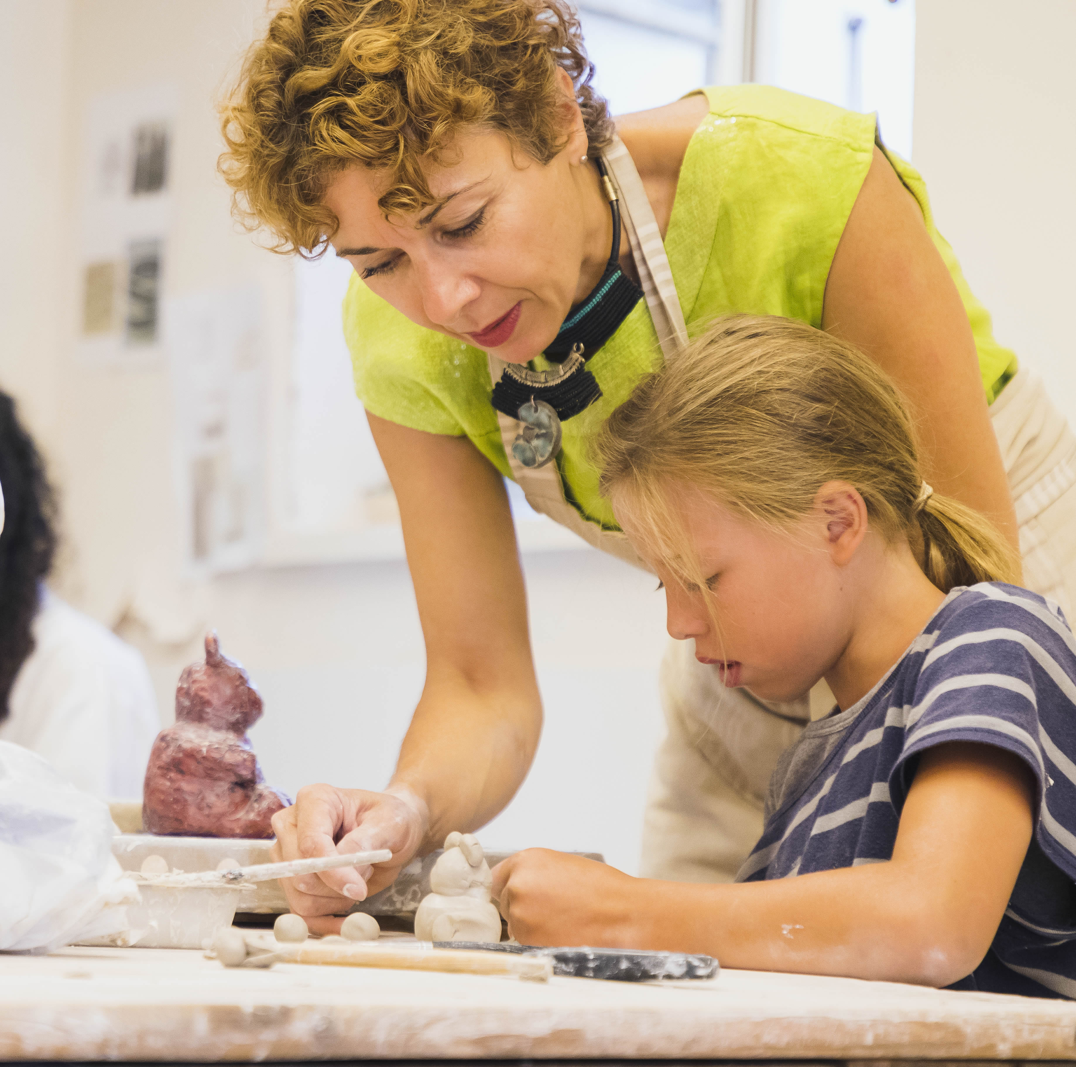 Atelier poterie avec enfants au Grand-Bornand - © C.Cattin - Alpact Médias