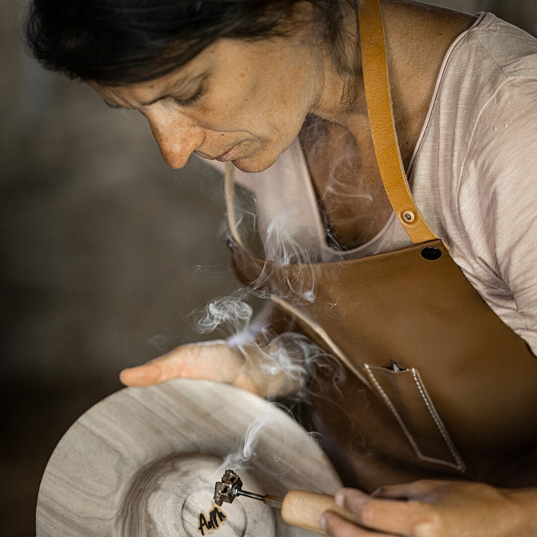 Cécile Perrissin-Fabert : atelier de tournage sur bois au Grand-Bornand - © T.Vattard