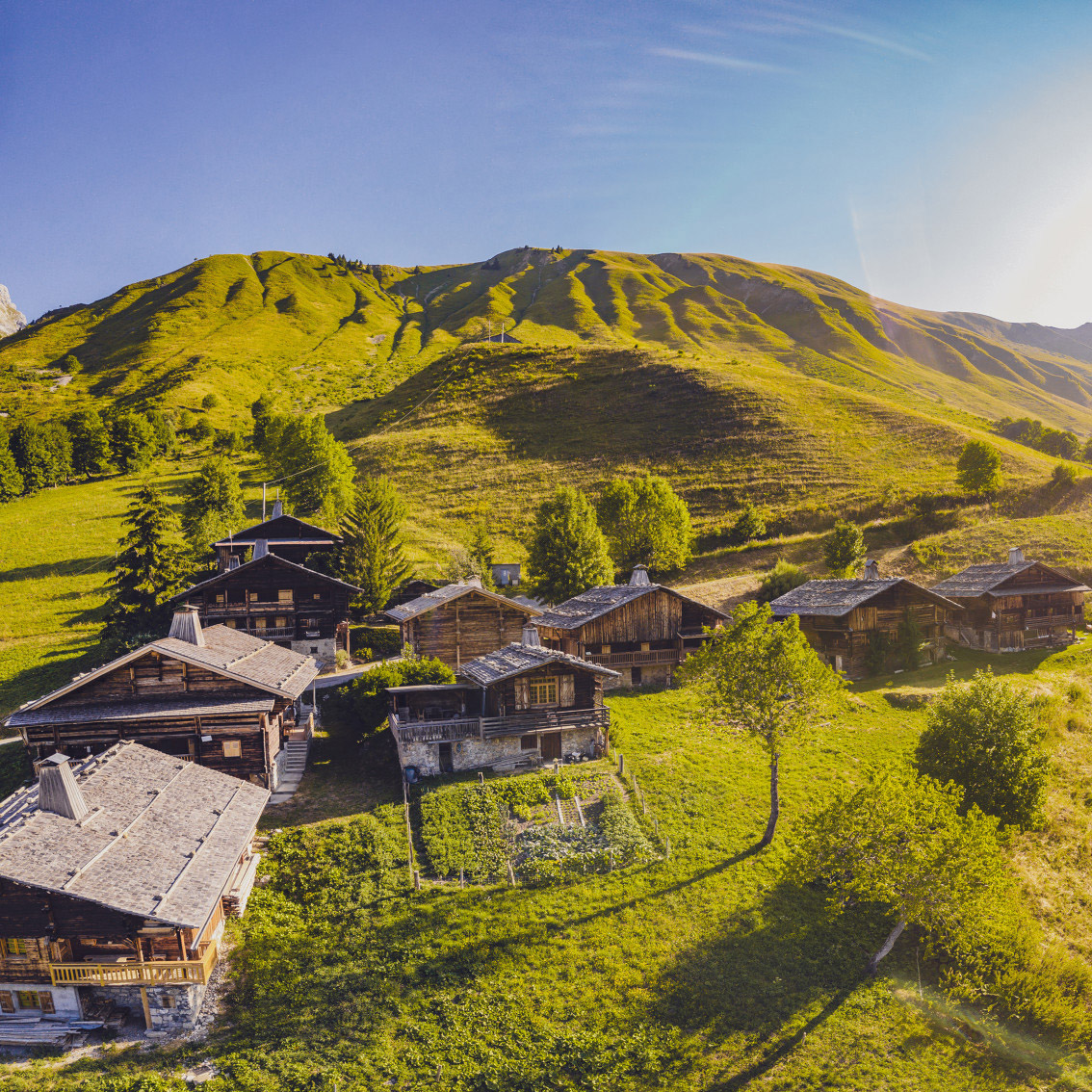 Le hameau des bouts en été - © C. Cattin - Alpcat Médias