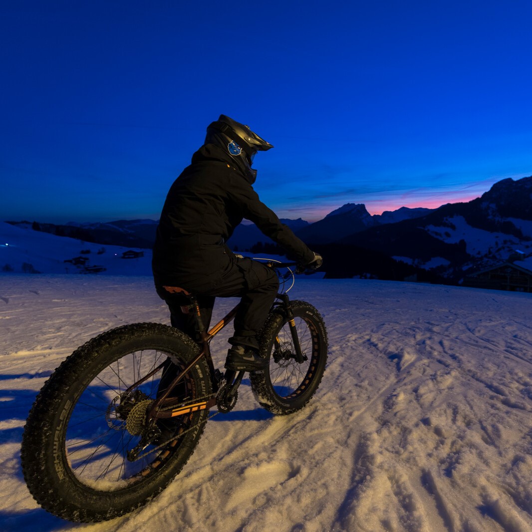 Fatbike en nocturne - © Alpcat Médias