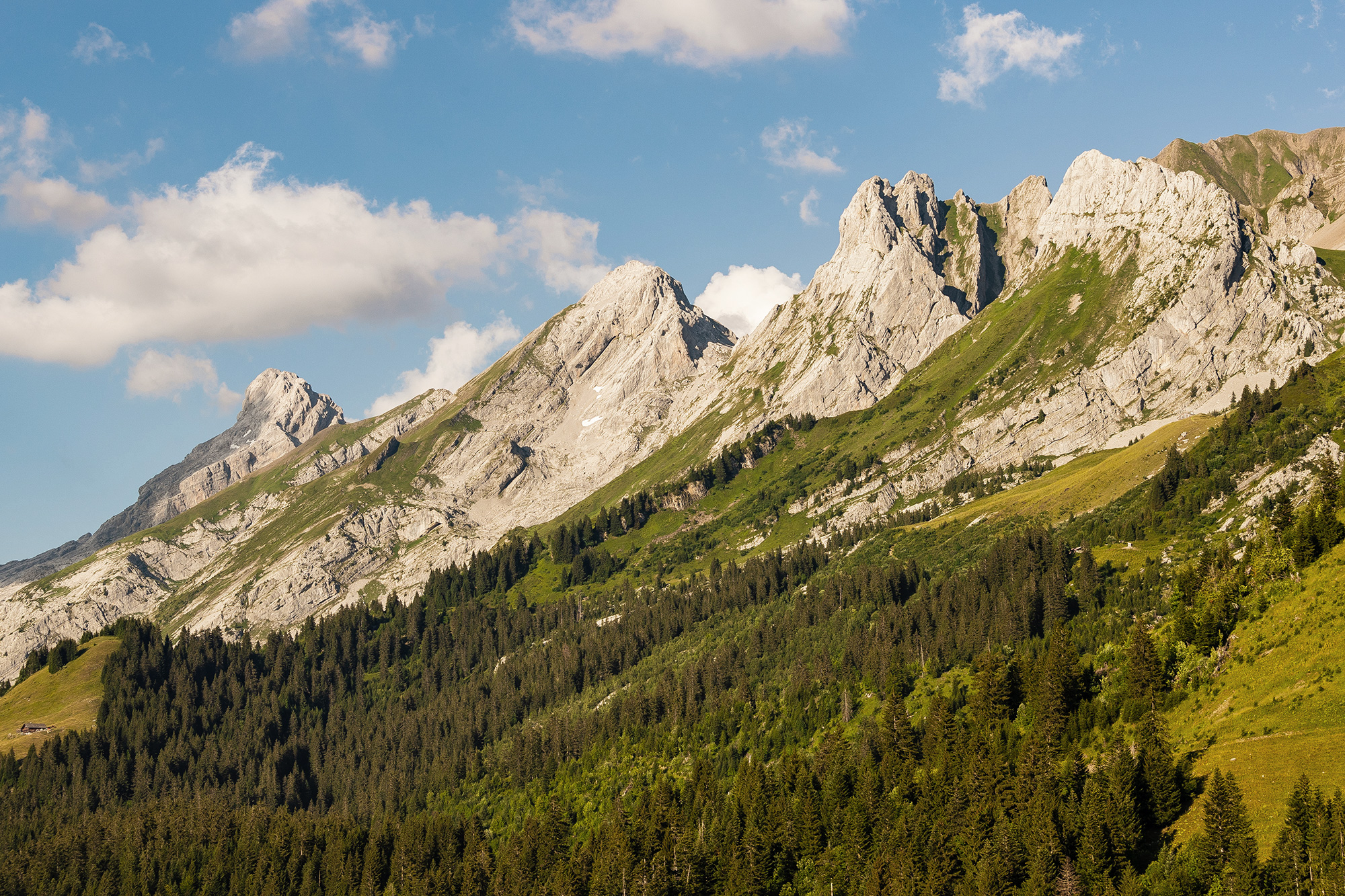 les aravis en été - © Alpcat Médias