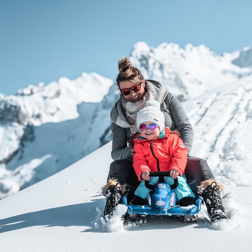 Luge en famille au Grand-Bornand - © C.Hudry