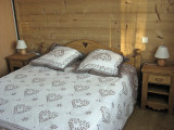Chambre avec lit double/Bedroom with a double bed-Perrissin Thierry-Le Grand-Bornand