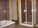 Salle de abin avec douche et baignoire/Bathroom with a shower and a bath-Perrissin Thierry-Le Grand-Bornand