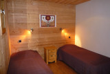 Chambre avec lits simples/Bedroom with single beds-Duche n°302-Le Grand-Bornand