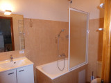 Salle de bain avec baignoire/Bathroom with a bath-Pont de Suize n°3-Le Grand-Bornand