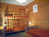 Chambre avec lit simple et lits superposés/Bedroom with a single bed and bunk beds-Eperviere n°4-Le Grand-Bornand