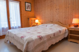 Chambre avec lit double/Bedroom with a double bed-Tilleuls n°02-Le Grand-Bornand