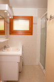 Salle de bain avec douche/Bathroom with a shower-Tilleuls n°02-Le Grand-Bornand