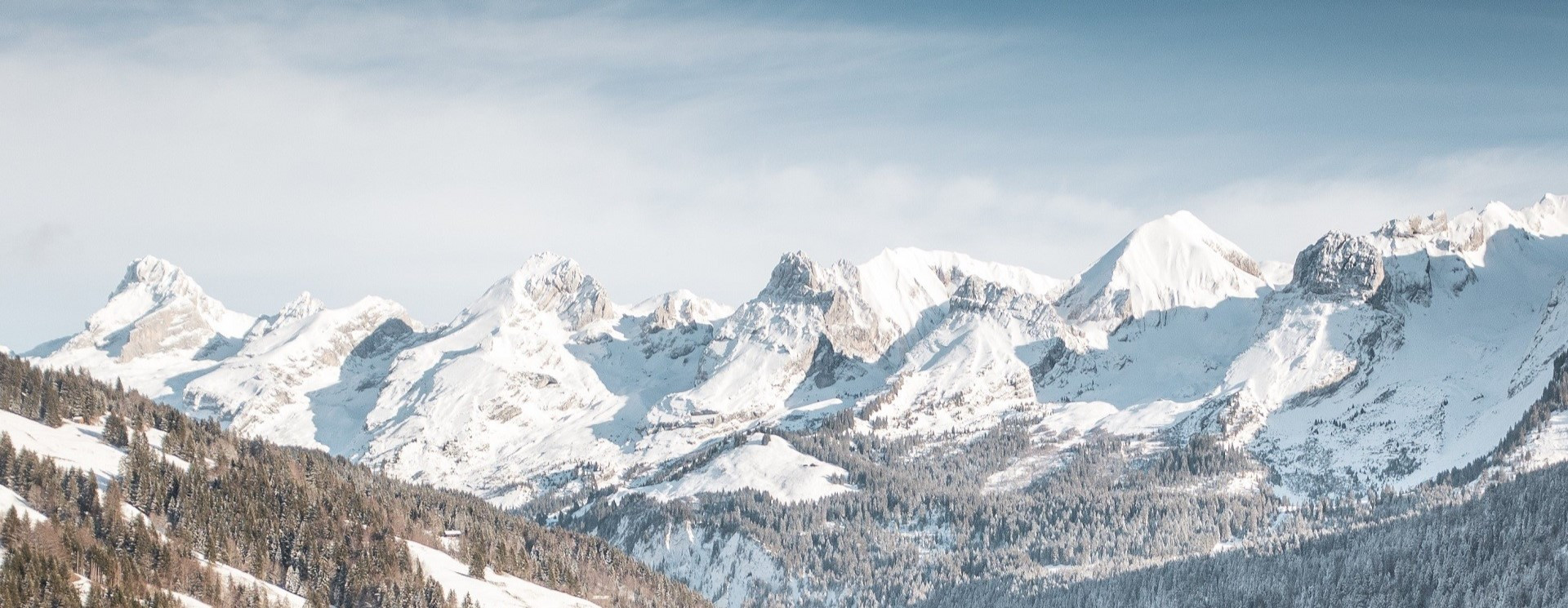 Chaîne des Aravis enneigée