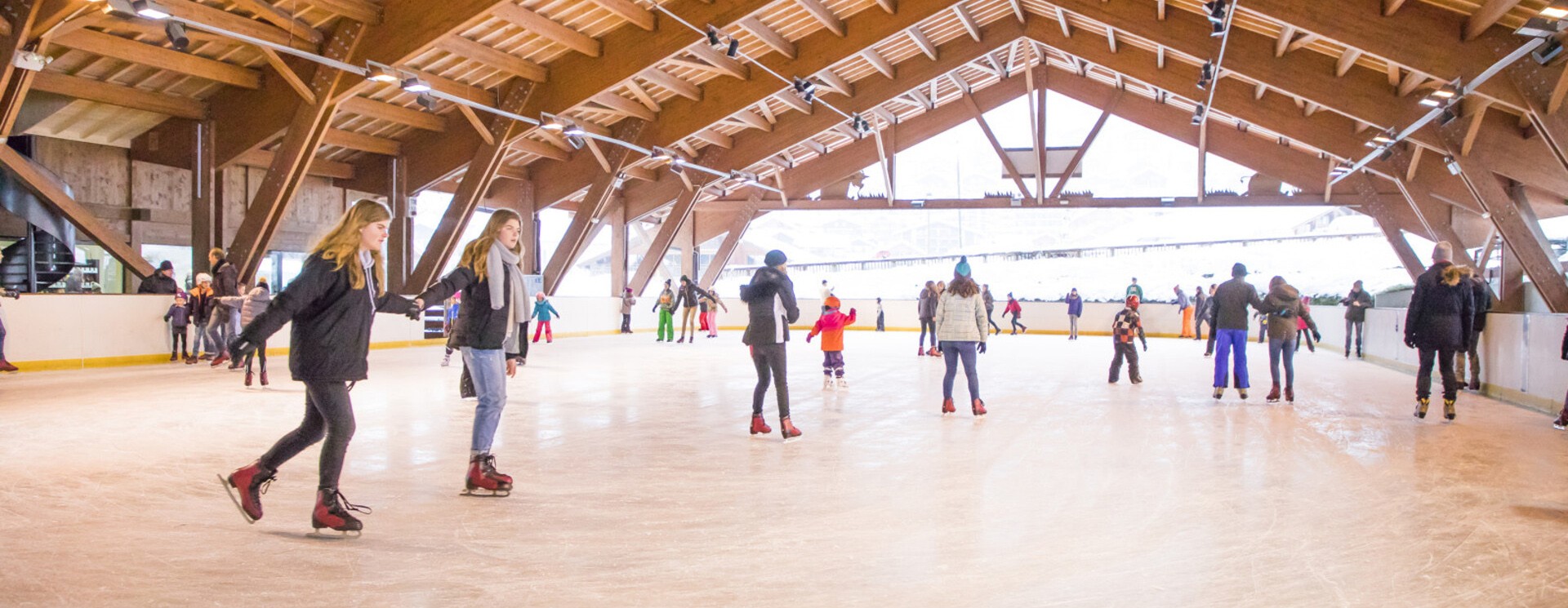 patinoire-alpcat-medias-le-grand-bornand-jpg-1920x1280