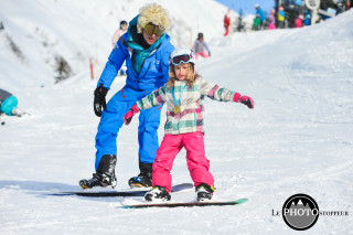 Enfant snowboard avec Starski