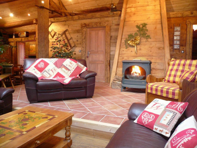 Séjour avec canapés et cheminée/Living room with sofas and a chimney-Au Bon Vieux Temps n°1-Le Grand-Bornand