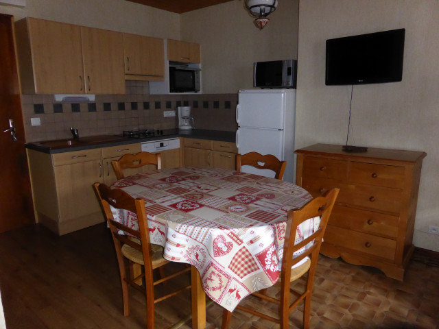 Salle à manger et cuisine/Dining room and kitchen-Pont de Suize n°3-Le Grand-Bornand