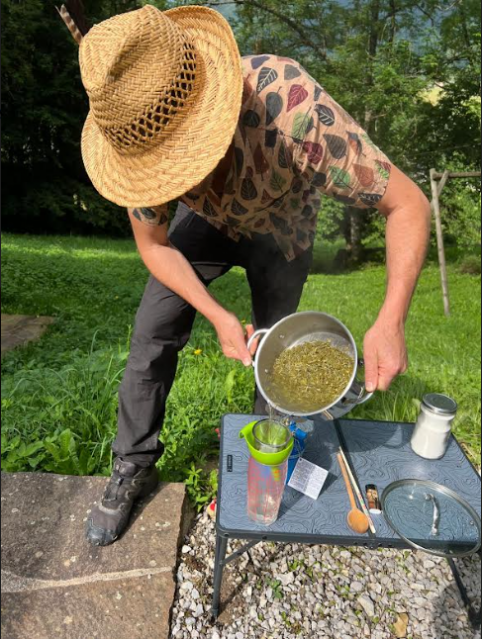 Workshop 7-11 years Gathering and making spruce and fir syrup_Le Grand-Bornand