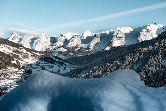 Le Grand-Bornand et la chaîne des Aravis en hiver