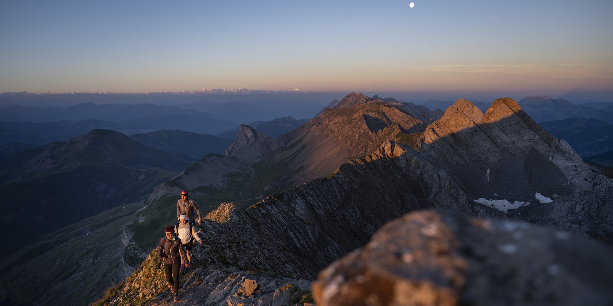 Randonnée au crépuscule dans les Aravis - © T.Vattard