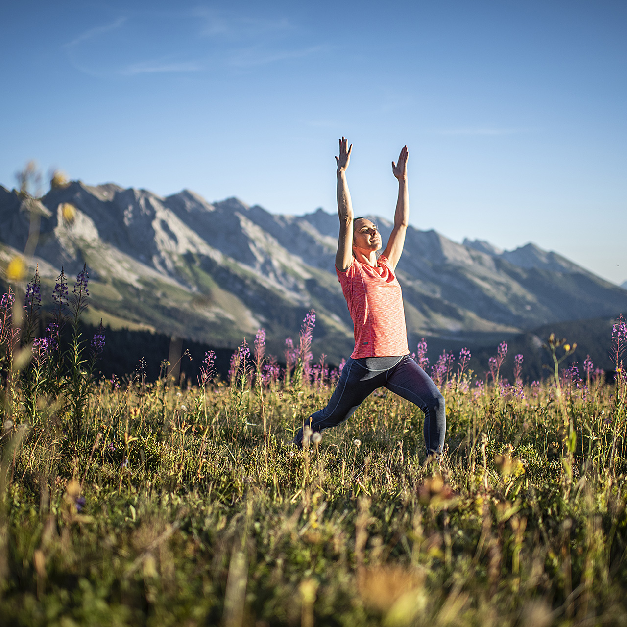 Yoga en plein air - Le Grand-Bornand - © T.Vattard